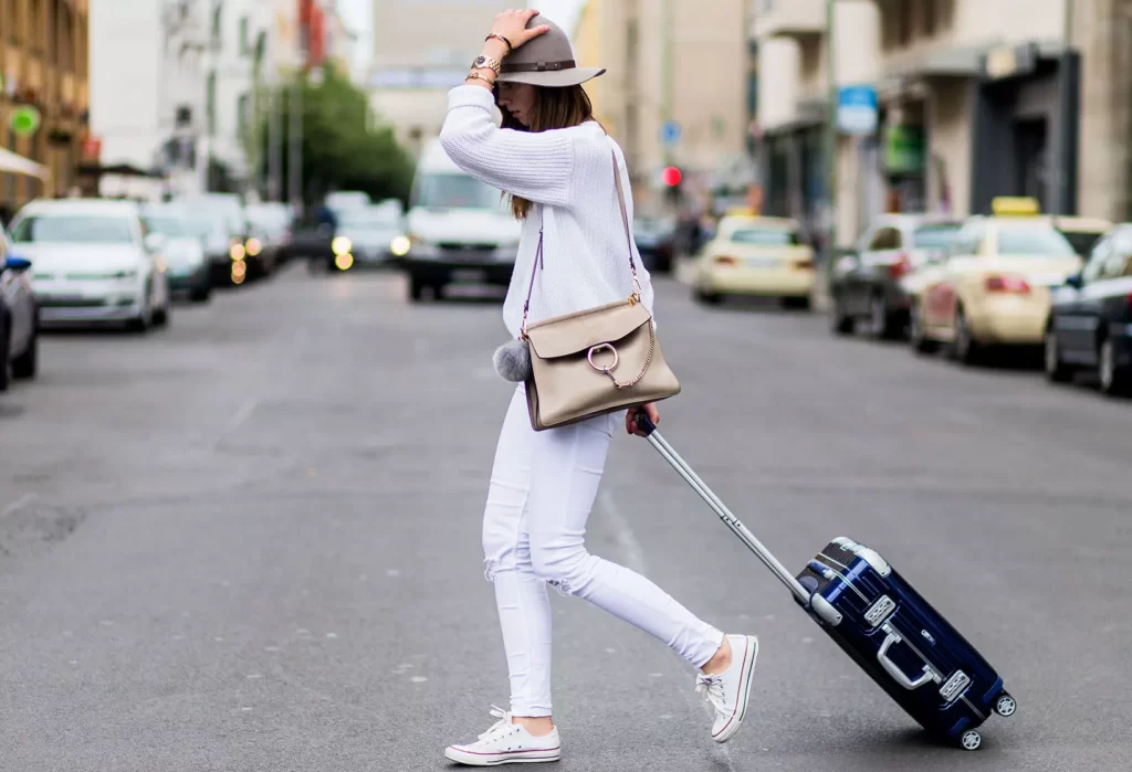 Dressing-Stylishly-While-On-the-Go