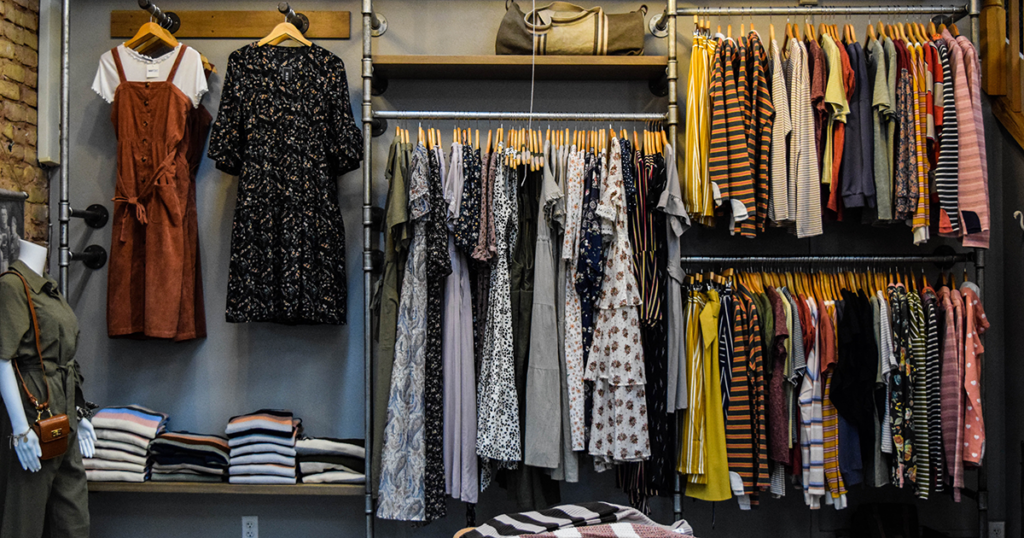 Fashion-on-a-Budget-Tips-for-Stylish-Dressing-without-Breaking-the-Bank