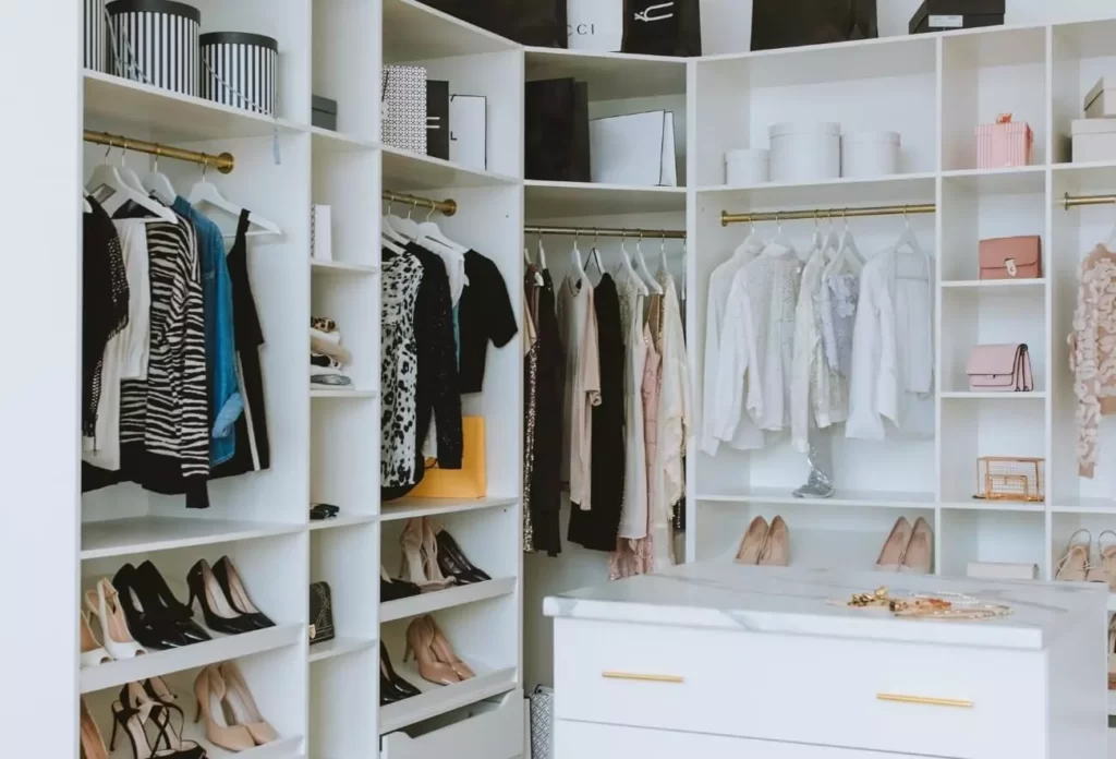 Tips-for-Creating-a-Versatile-Wardrobe